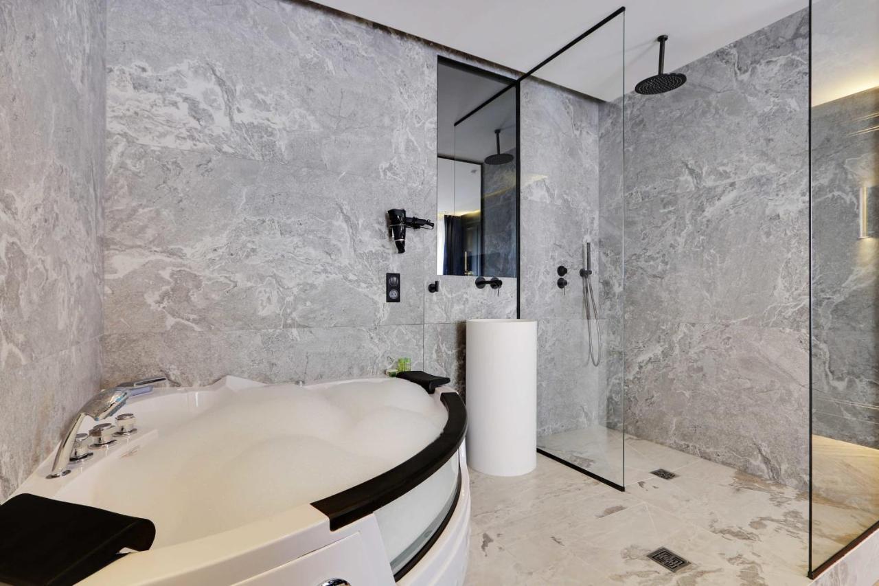פריז Couples Getaway Unit With Jacuzzi - City Center מראה חיצוני תמונה